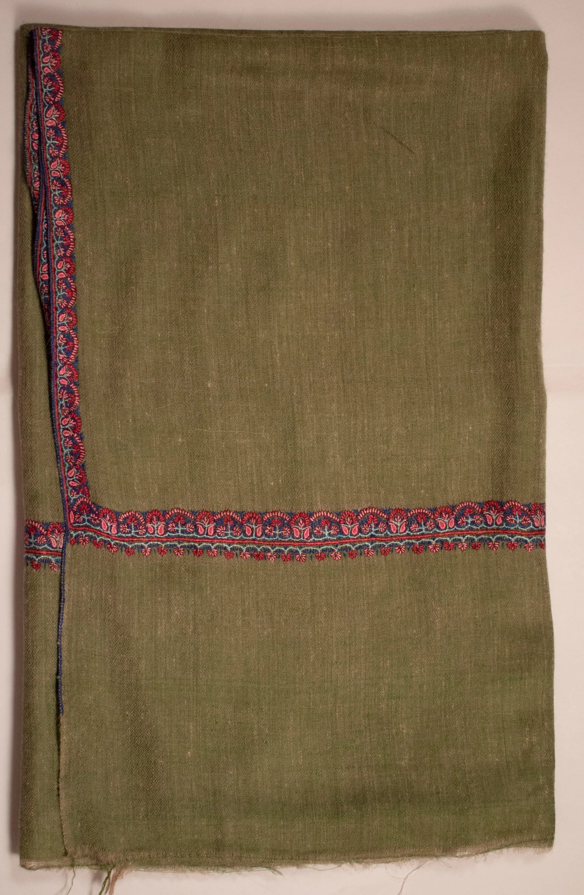 Border Sozni Pure Pashmina/Cashmere Scarf/Shawl, Hand woven on Hand loom & Hand Embroided in Kashmir, Luxury, Masterpiece.