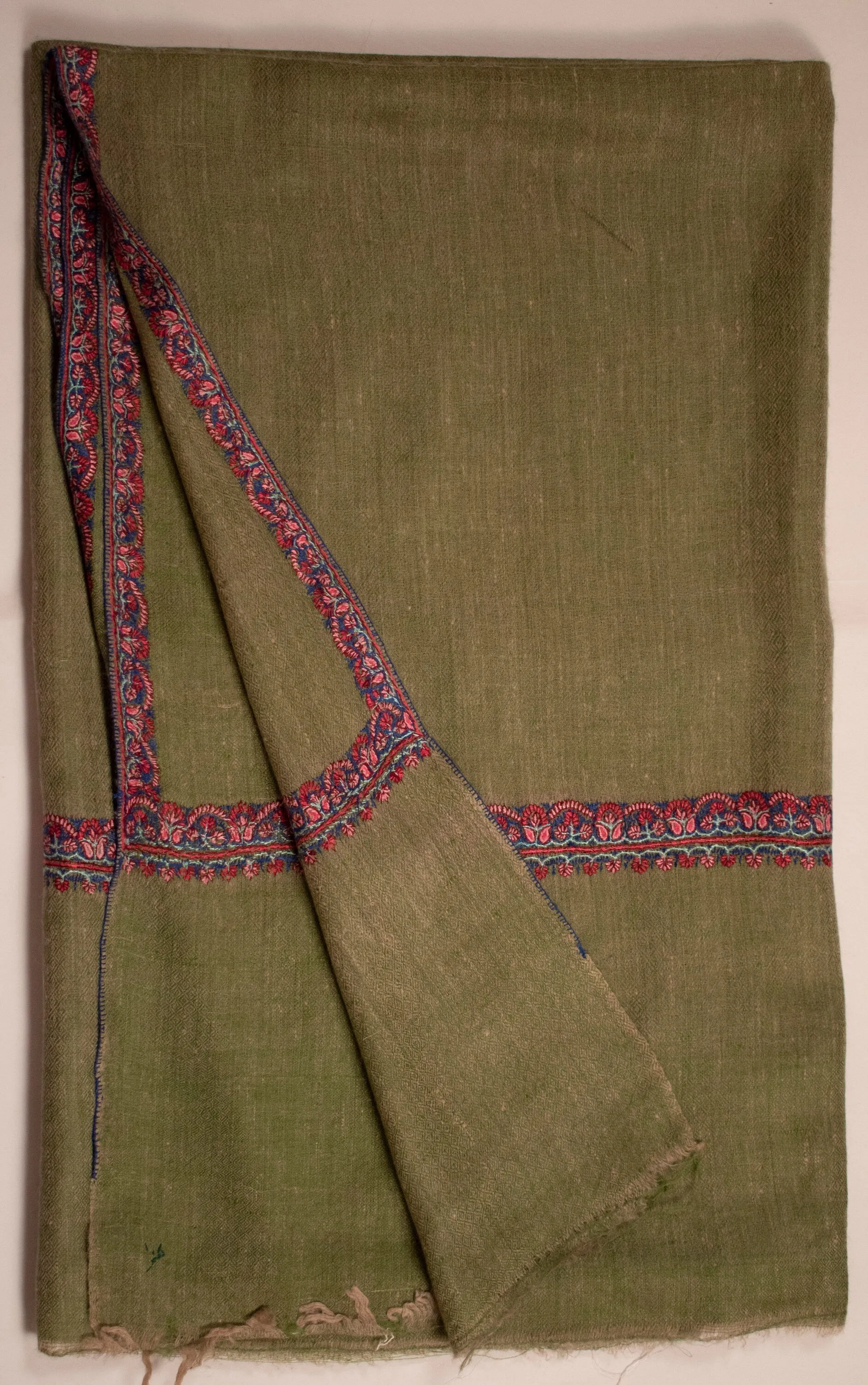 Border Sozni Pure Pashmina/Cashmere Scarf/Shawl, Hand woven on Hand loom & Hand Embroided in Kashmir, Luxury, Masterpiece.