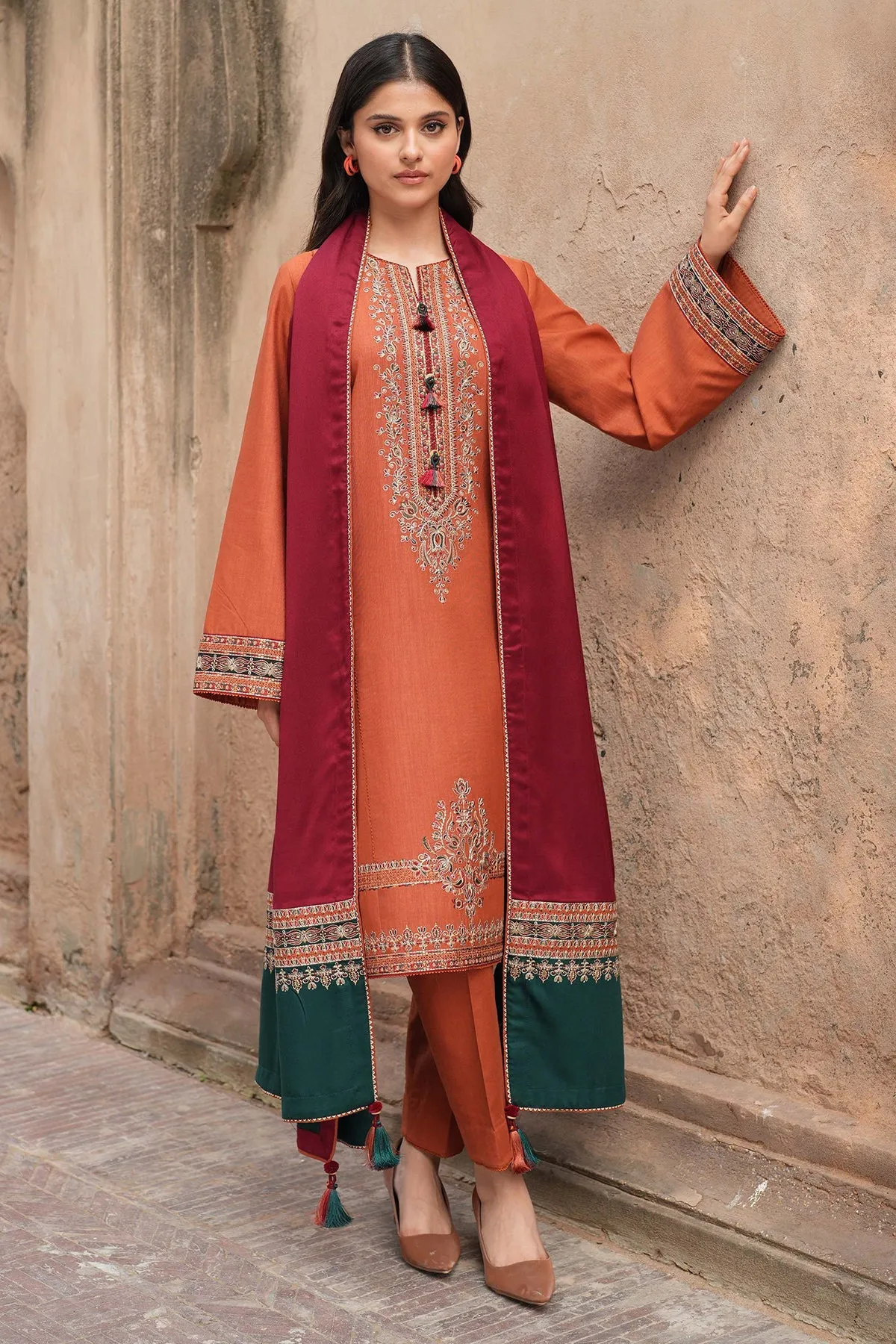 Jazmin Delia Fall/Winter – Embroidered Slub Khaddar D9