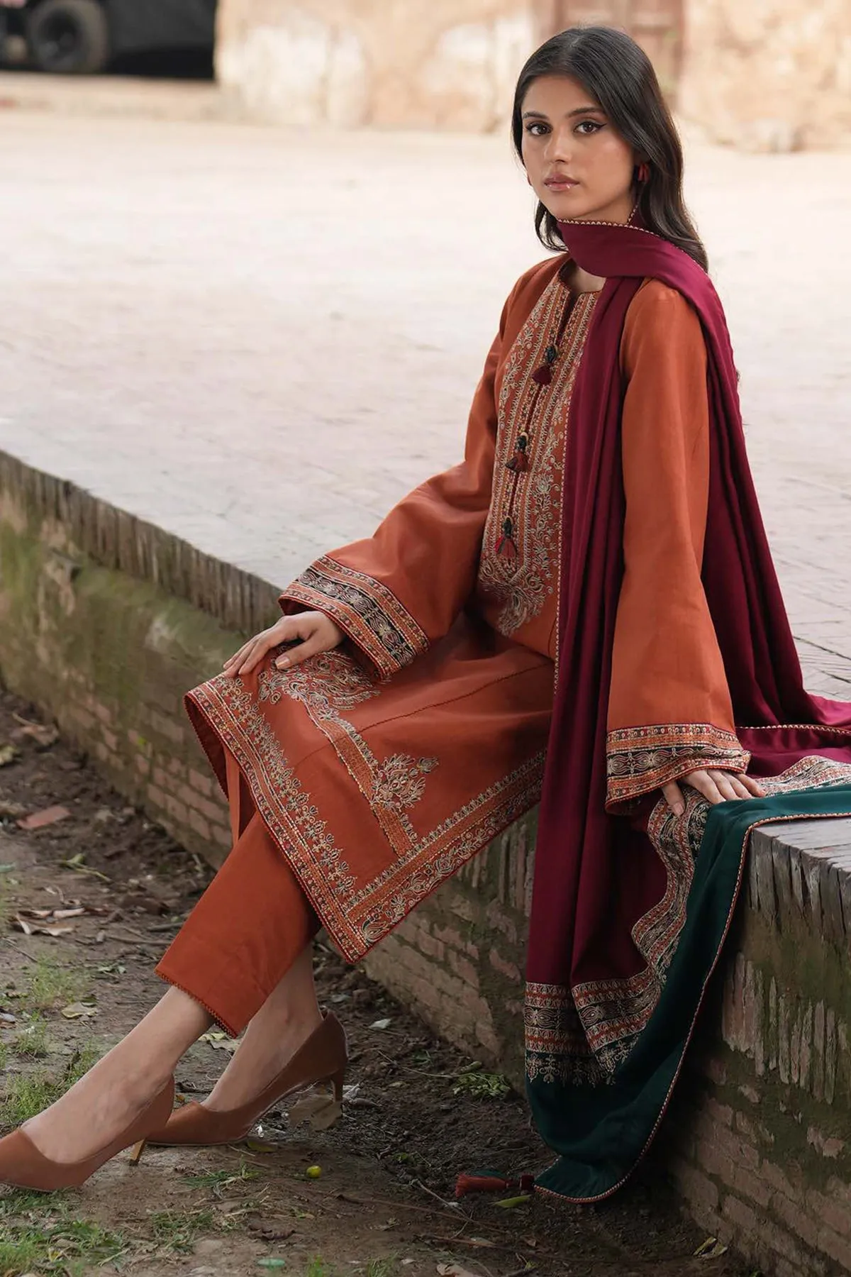 Jazmin Delia Fall/Winter – Embroidered Slub Khaddar D9