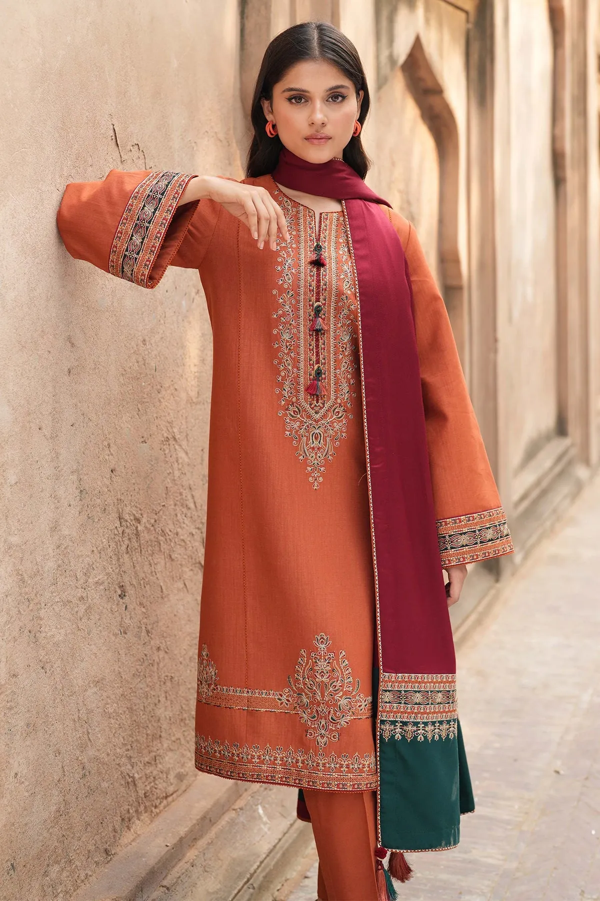 Jazmin Delia Fall/Winter – Embroidered Slub Khaddar D9