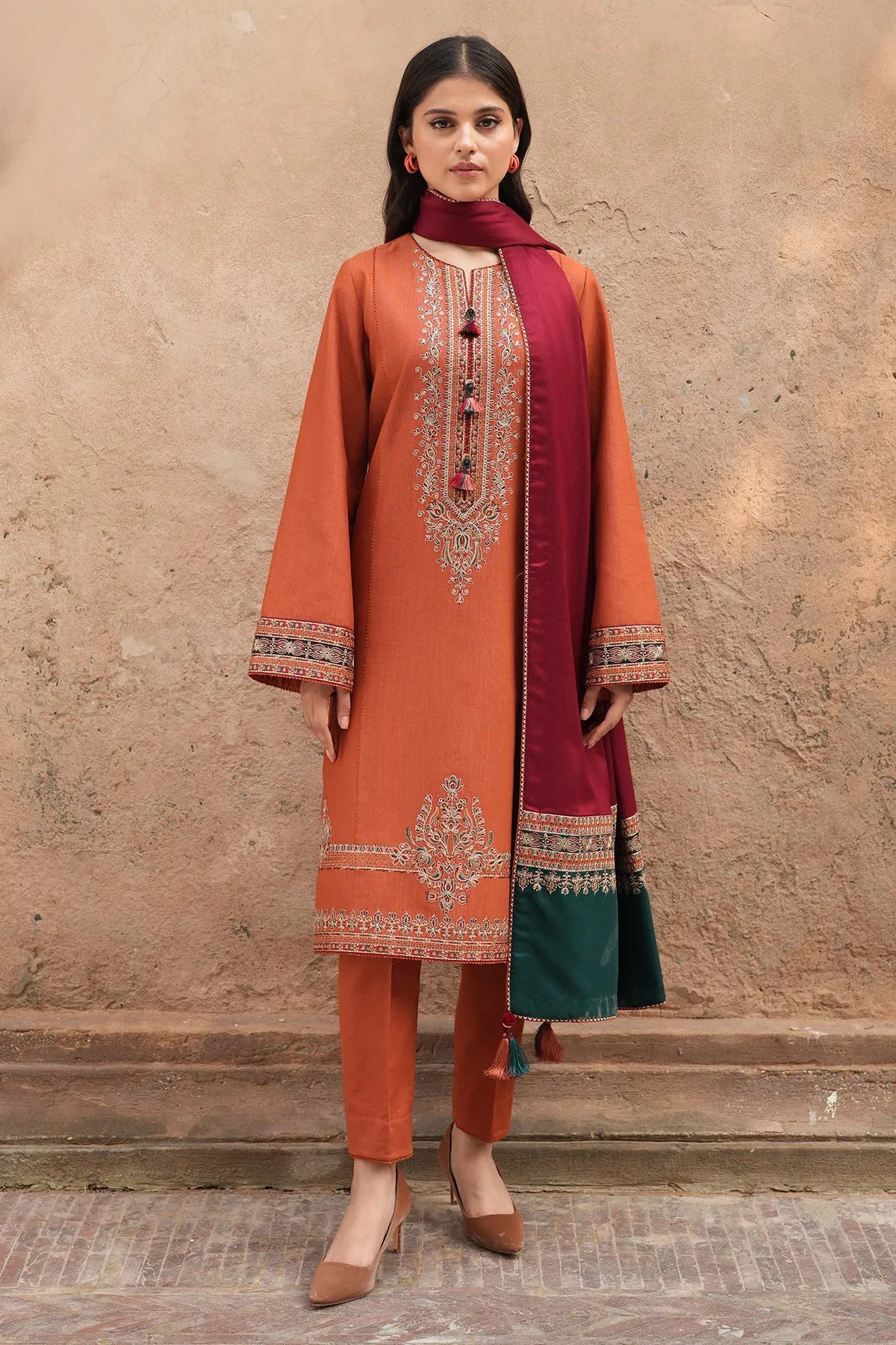 Jazmin Delia Fall/Winter – Embroidered Slub Khaddar D9