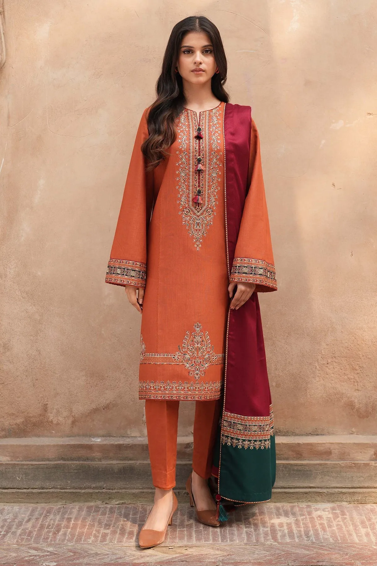 Jazmin Delia Fall/Winter – Embroidered Slub Khaddar D9