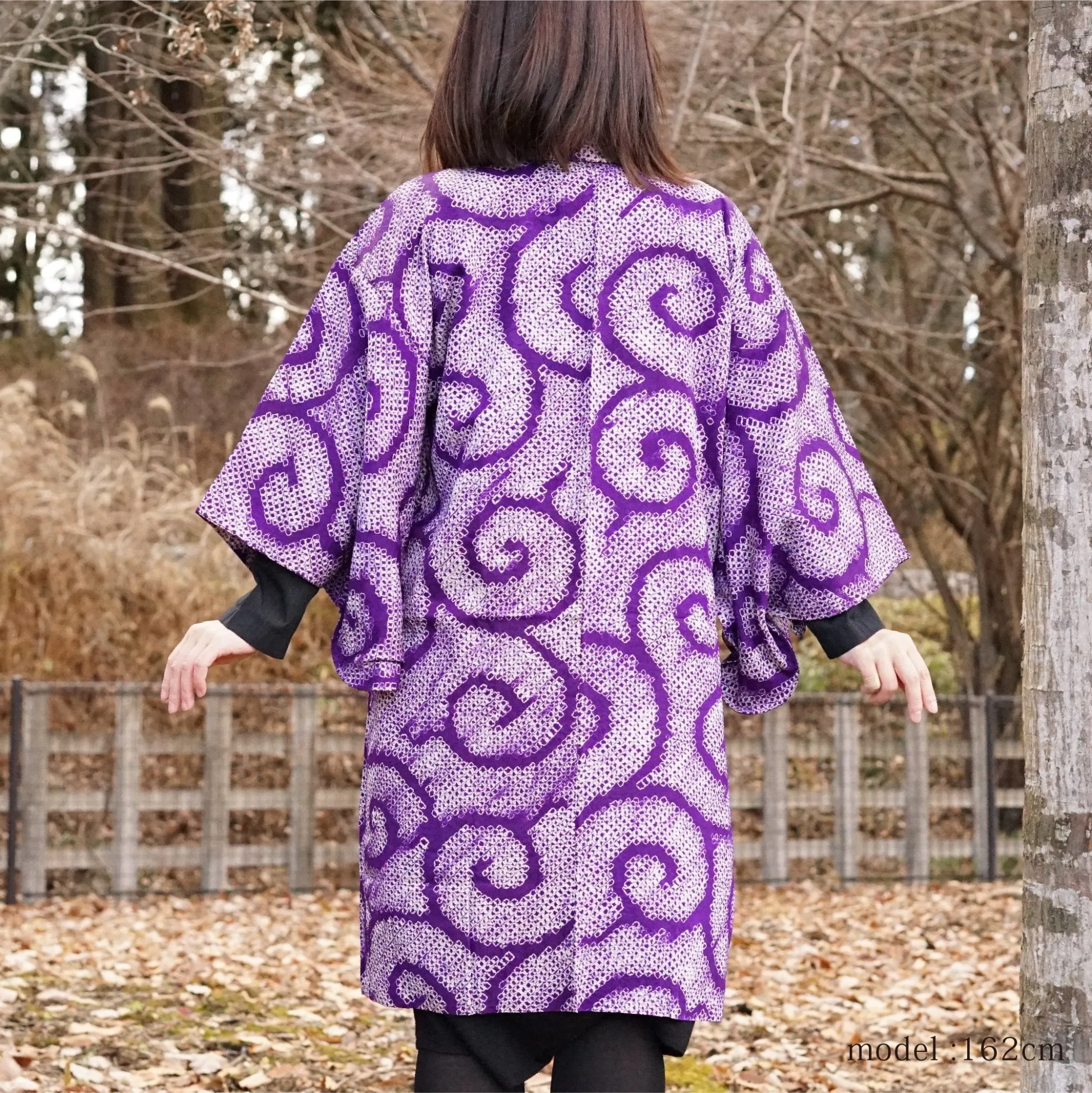 Purple winding round design haori