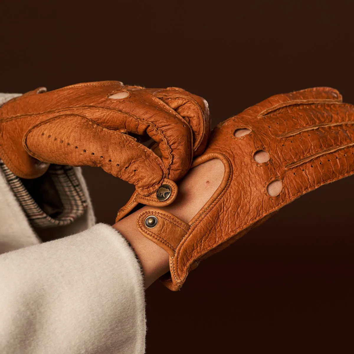 Raffaella (brown) – Luxurious Italian peccary driving gloves