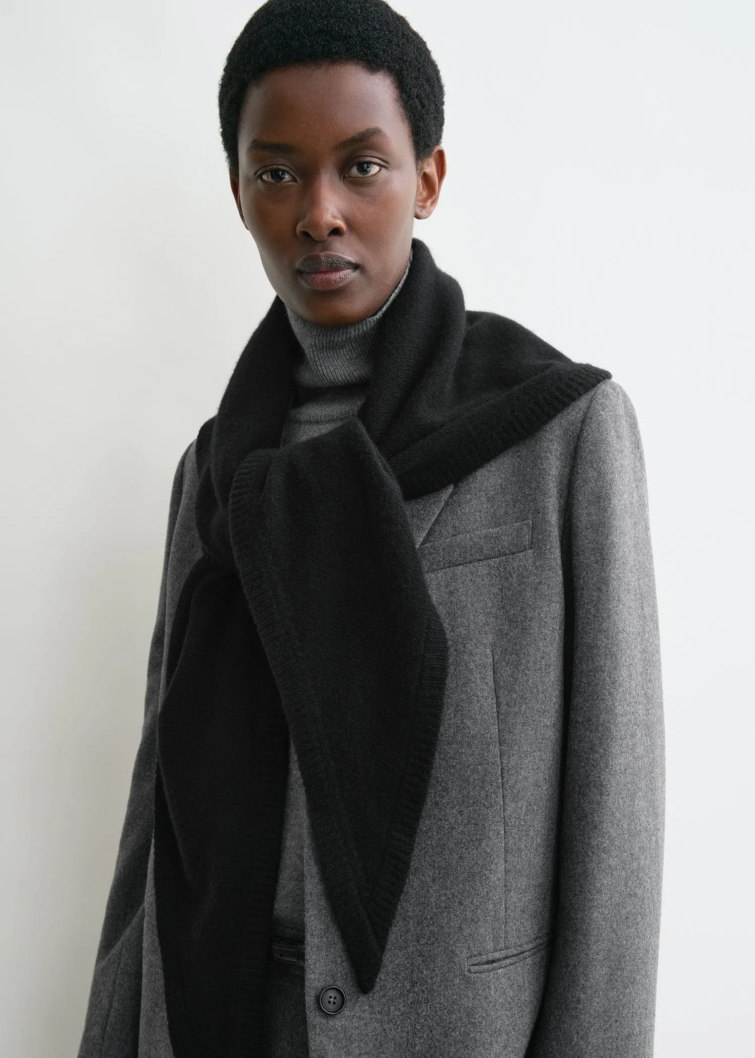 Triangle wool cashmere scarf black