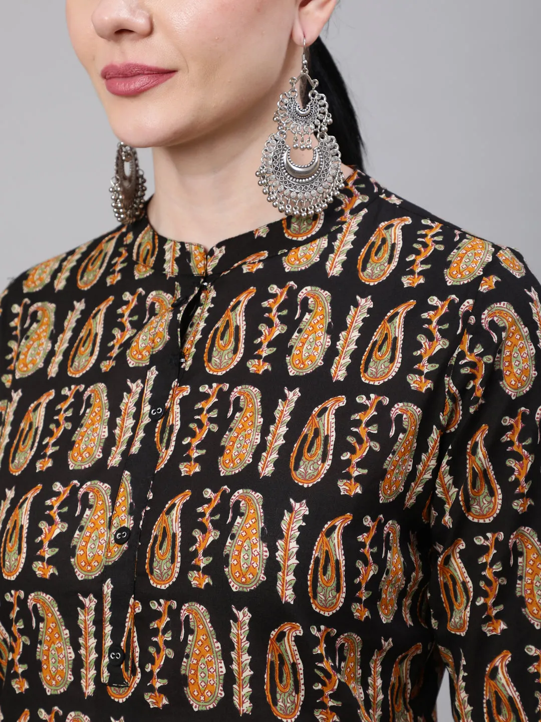 Women Black Paisley Printed Straight Tunic With Three Quarter Sleeves